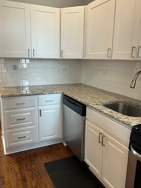 2 bed, 900 sqft, $2,100 — Photo 2