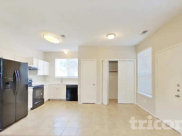 813 Indigo Ter — Photo 6