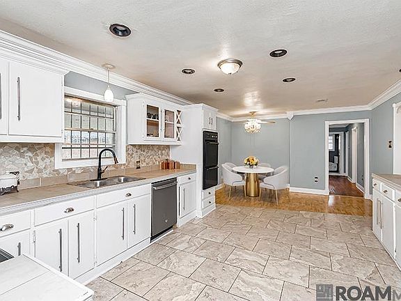 4th image of 924 Valcour Dr