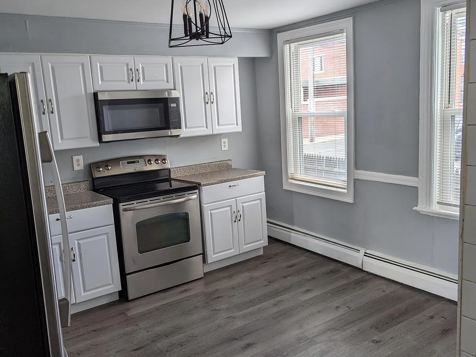 3 bed, 1191 sqft, $2,100 — Photo 2