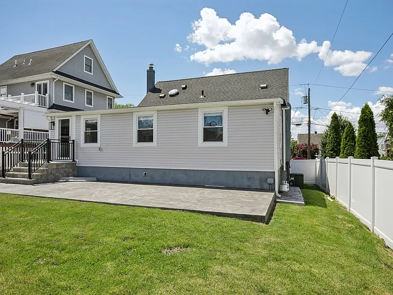 54 Allan Dr — Photo 16