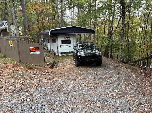 104 10th St, Ellijay, GA 30540