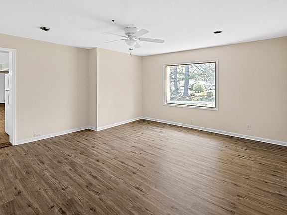 5th image of 105 Adams St