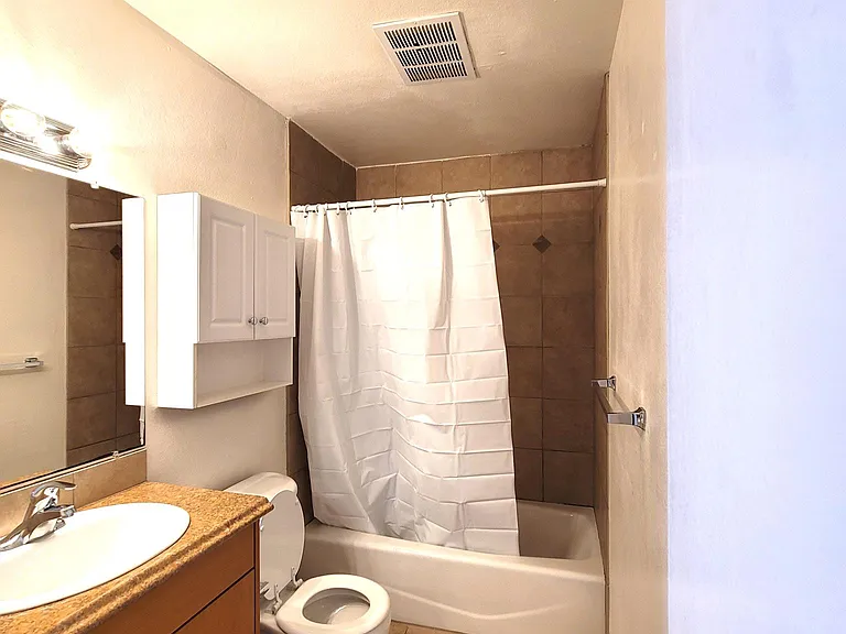 1827 Missouri St #B — Photo 10