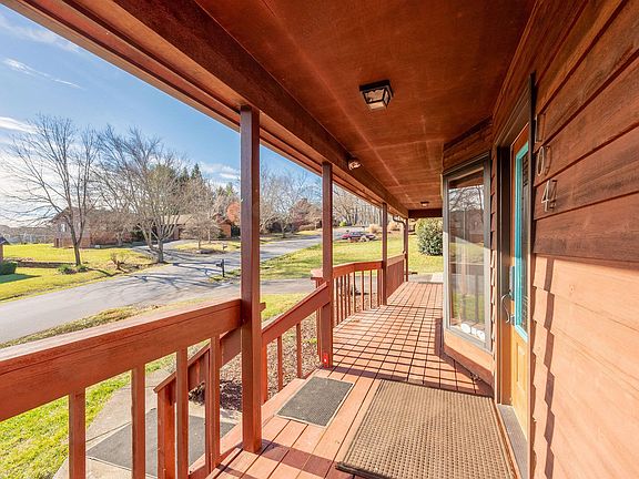 2nd image of 104 Countryside Ct