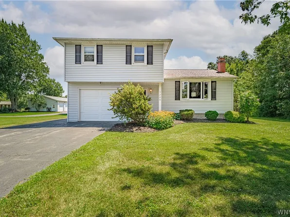 5280 Feigle Rd, Lockport, NY 14094