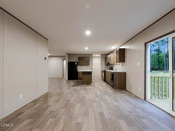 4th image of 83 Bailey Cir