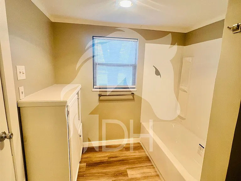 413 E Wabash Ave — Photo 13