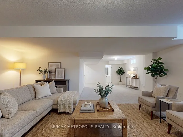 647 Fleetwood Dr — Photo 40