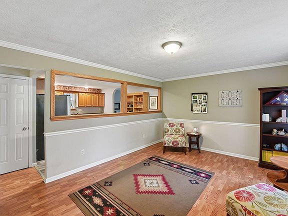 3rd image of 5881 Wade Rd