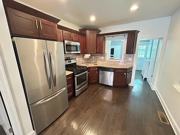 2545 Ellsworth St — Photo 2