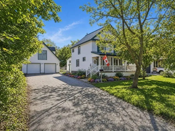 251 Duckworth St, Barrie, ON L4M 3X1