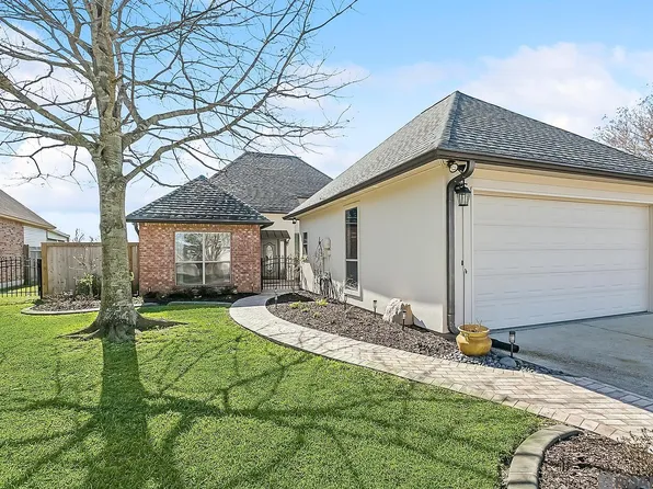 5270 Courtyard Dr, Gonzales, LA 70737