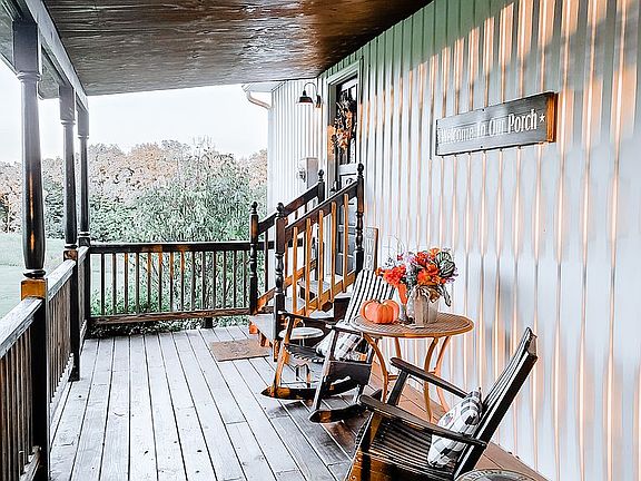 Front Porch, Main entrance