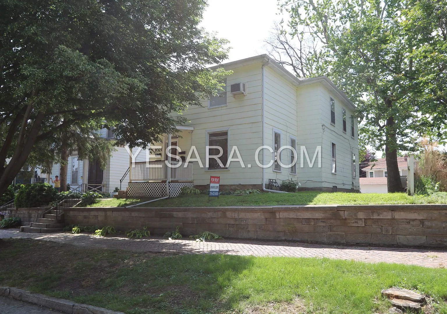 1021 N 6th St., Burlington, IA 52601 — Photo 1