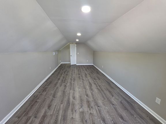 5th image of 75 Hedge St