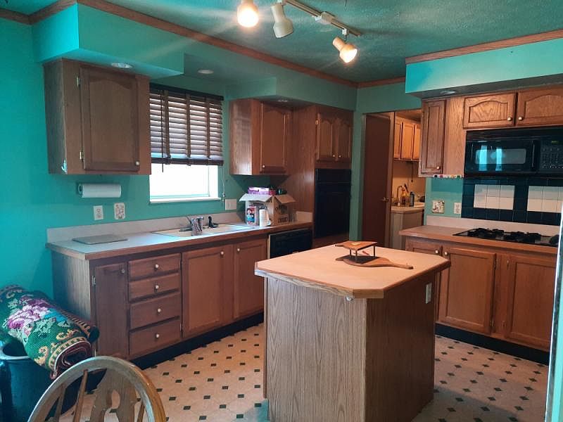 313 Pine St, Omer, MI 48749 Zillow