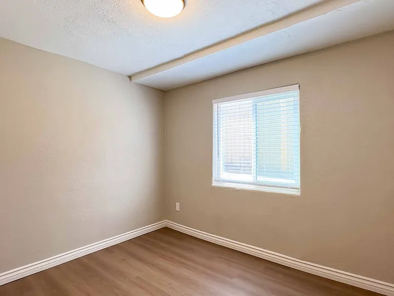 9922-9934 Buena Vista Dr — Photo 7