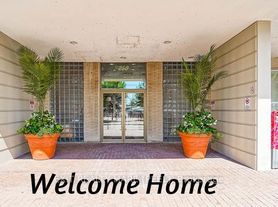 250 Queens Quay W