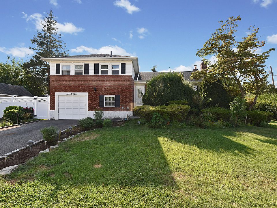1st image of 22 Jonathan Ave