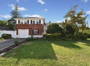 22 Jonathan Ave, Hicksville, NY 11801