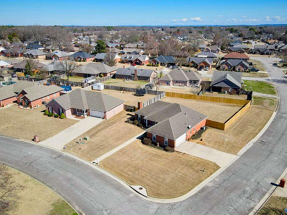 4th image of 2806 Bristol Dr SW