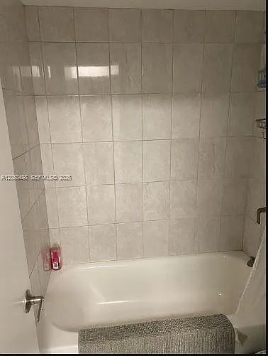 New Land Gardens Condo — Photo 2