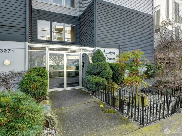3271 SW Avalon Way #103, Seattle, WA 98126