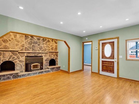 3rd image of 44 Frederick St