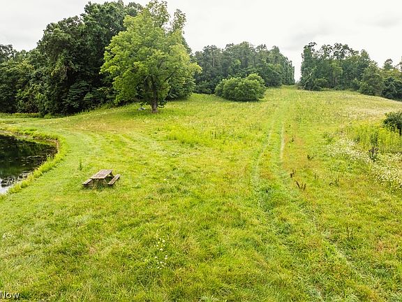 4th image of 2428 Applegate Rd