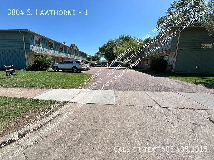 4 Bedroom/1.5 Bath Townhome For Rent! — Photo 2