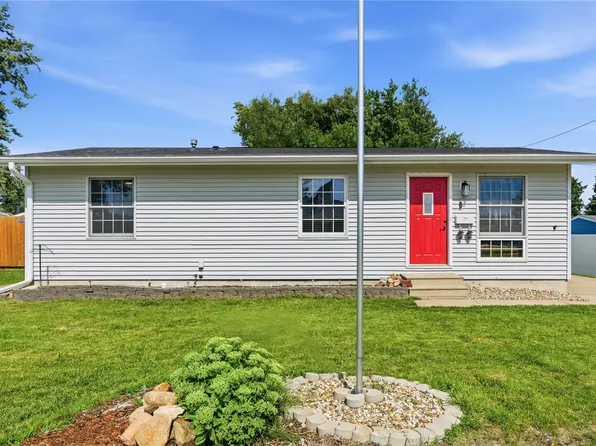 2447 Lauren Dr SW, Cedar Rapids, IA 52404