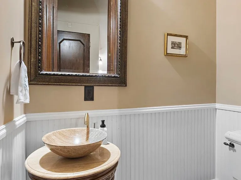 910 Hudson St #1 — Photo 11