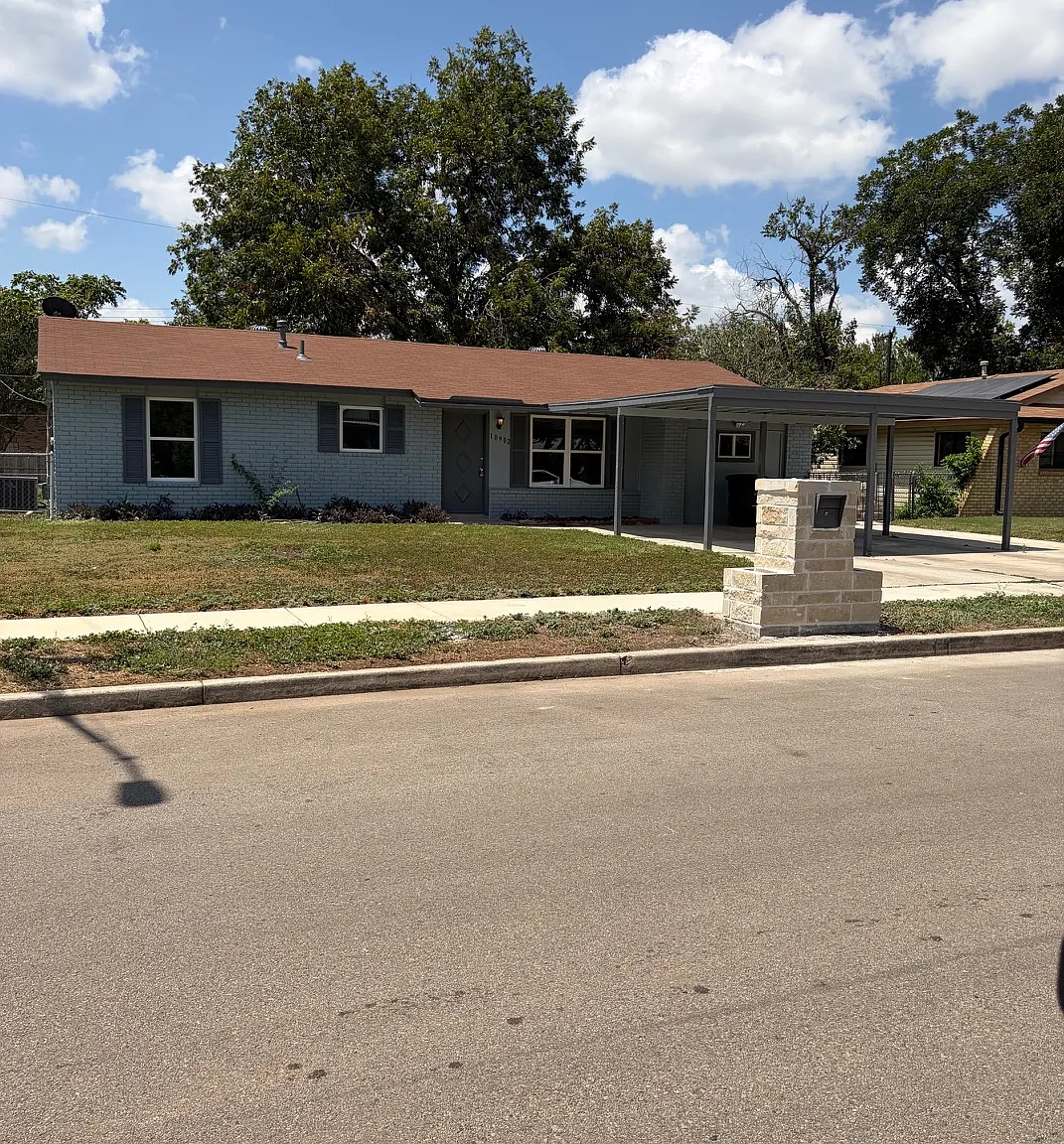 3 bed, 1163 sqft, $1,450 — Photo 1