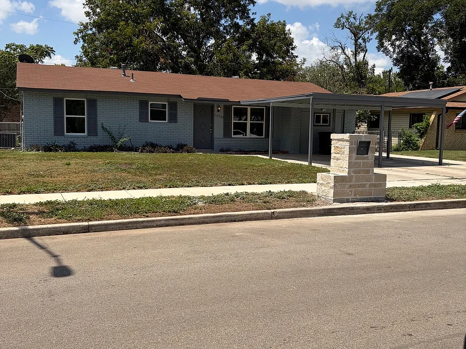 10902 Lazy Oaks Dr