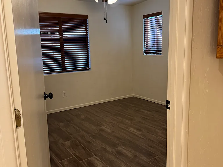 1524 W Saint Clair St — Photo 6