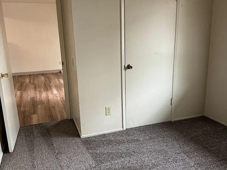6 Arkwright Ct — Photo 2
