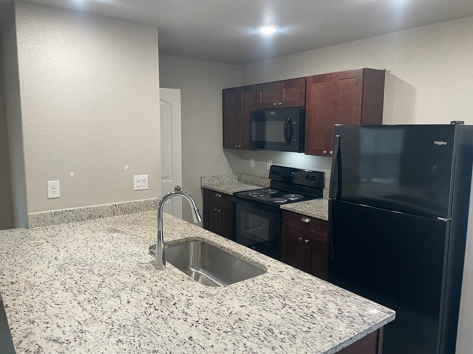 3 bed, 1264 sqft, $1,550 — Photo 3