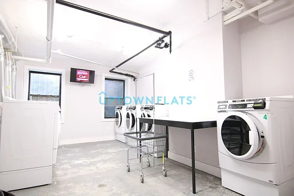 Rented by Uptown Flats LLC | media 9