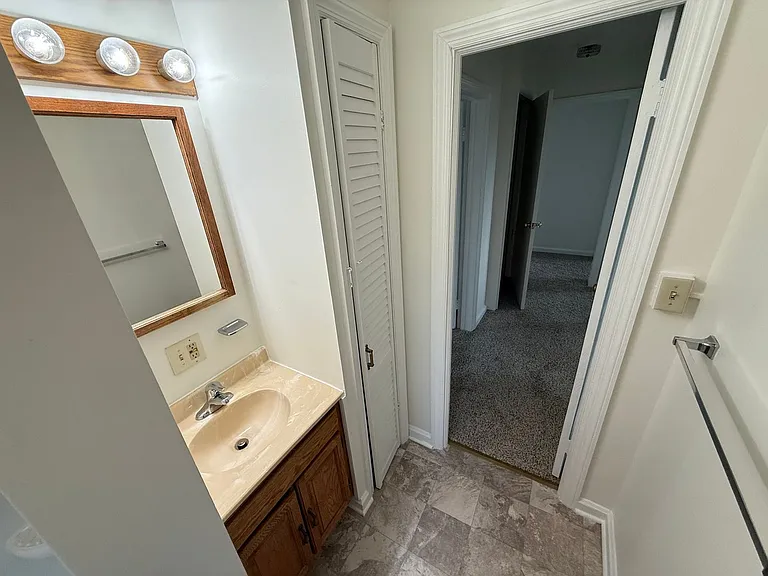 317 S Washington St — Photo 21