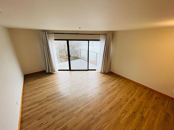 5th image of 720 NW Naito Pkwy APT D5