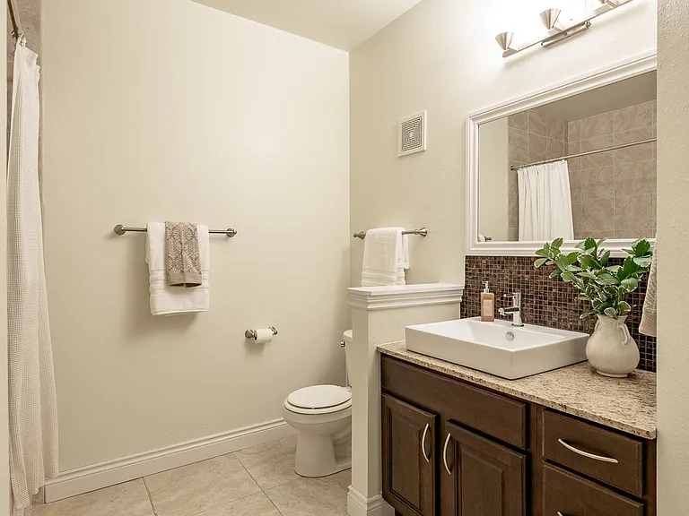 Central Park Apartments — Photo 14