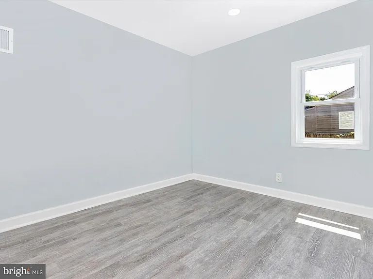 903 Minna Ave — Photo 11