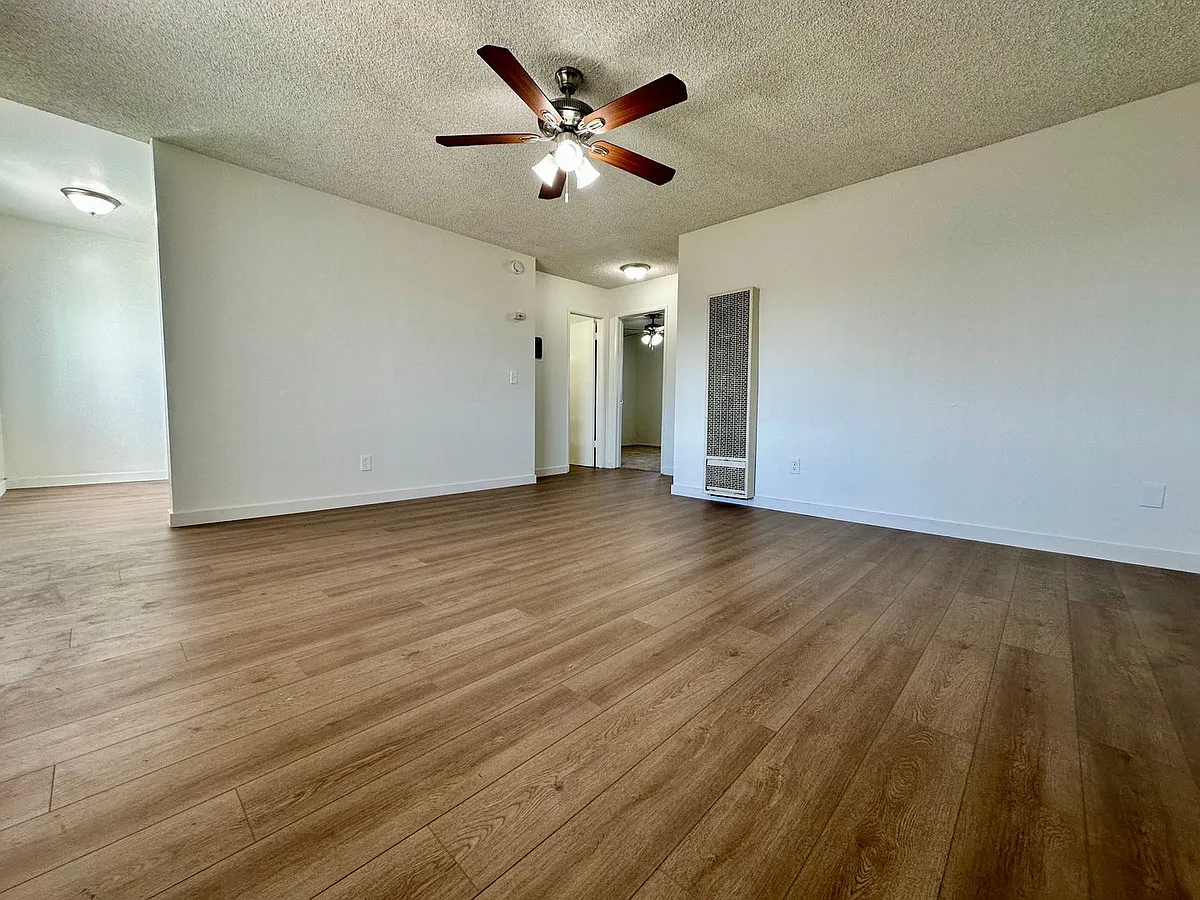 Building Photo - 2117 Santa Fe Ave