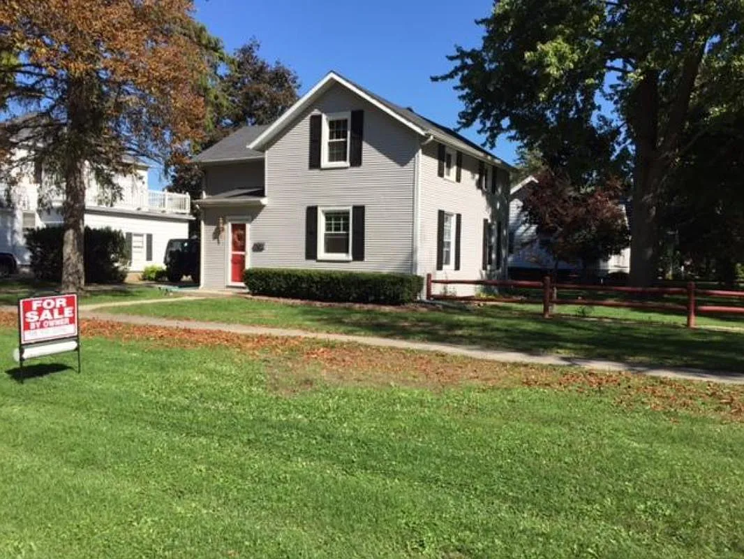 649 Locust St photo 1
