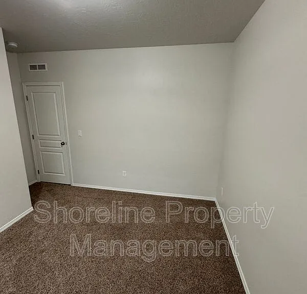 511 Diamond Lake St — Photo 82