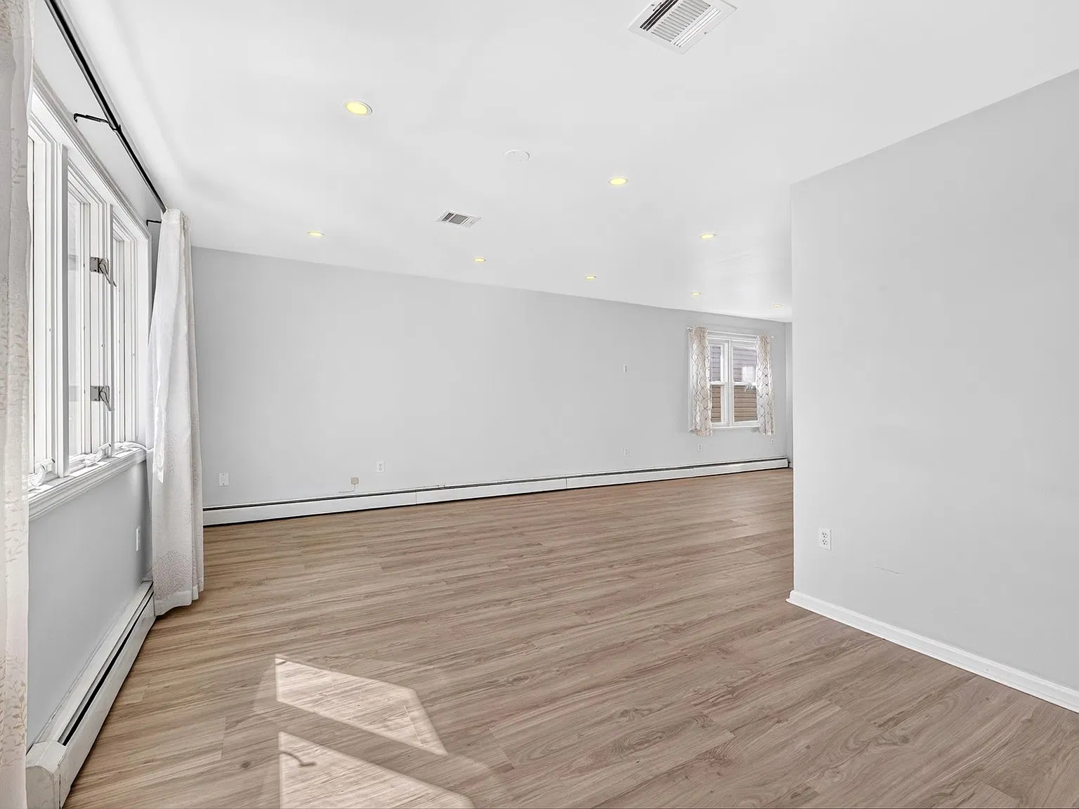 3 bed, 2.0 bath, $3,300 — Photo 4
