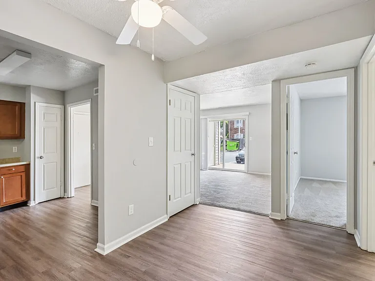 Castleton Manor Apartments — Photo 17