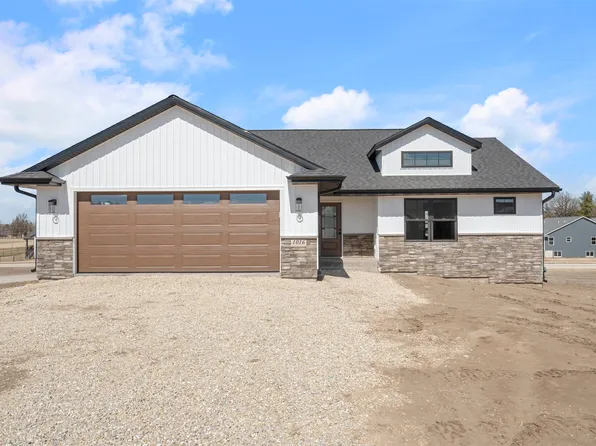 1016 Sage Oak Cir, Manchester, IA 52057