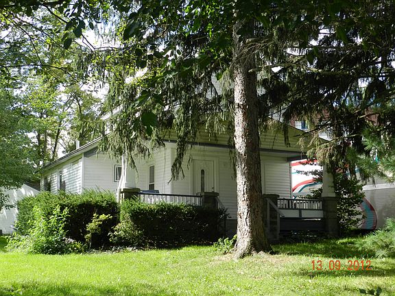 L shaped Porch overlooks river